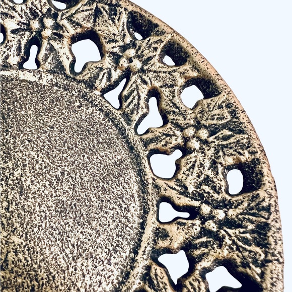 Vintage Cast Iron Christmas Holly & Berry Pattern Decorative Plate Set - Picture 7 of 7